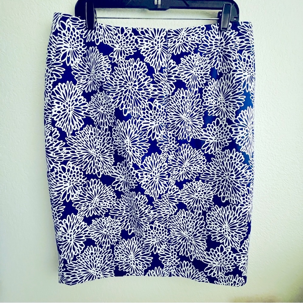 Liz Claiborne pencil skirt bold blue with white floral outline knee length